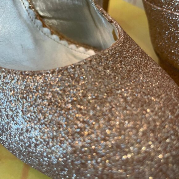 Go Max Adala Women's Size 7 Gold Sparkly Glitter Platform Pumps 5” Heels NEW - Picture 13 of 14